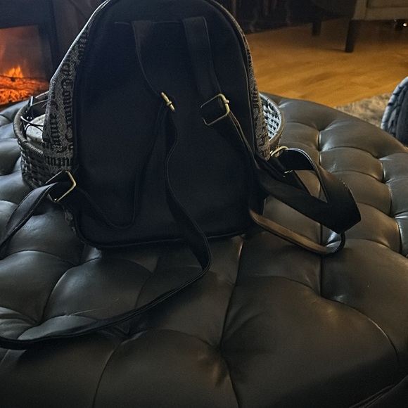 Excellent condition backpack - Picture 2 of 2